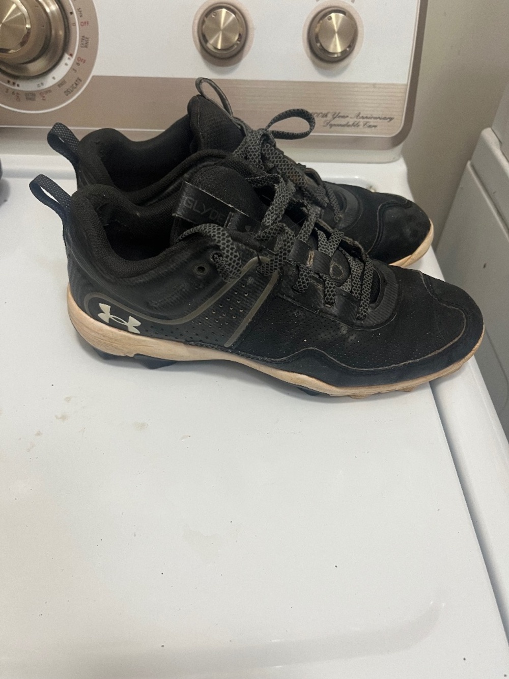 Under Armour Softball Cleats Womens‎ Size 6.5 RM Black Sisterhood Athletics